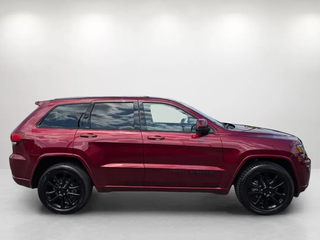 2020 /Black Jeep Grand Cherokee Altitude (1C4RJEAG3LC) with an Regular Unleaded V-6 3.6 L/220 engine, 8-Speed Automatic w/OD transmission, located at 7000 Northlake Connector, Columbus, GA, 31904, (706) 987-8085, 32.524975, -84.978134 - 2020 Jeep Grand Cherokee Altitude - Photo#3