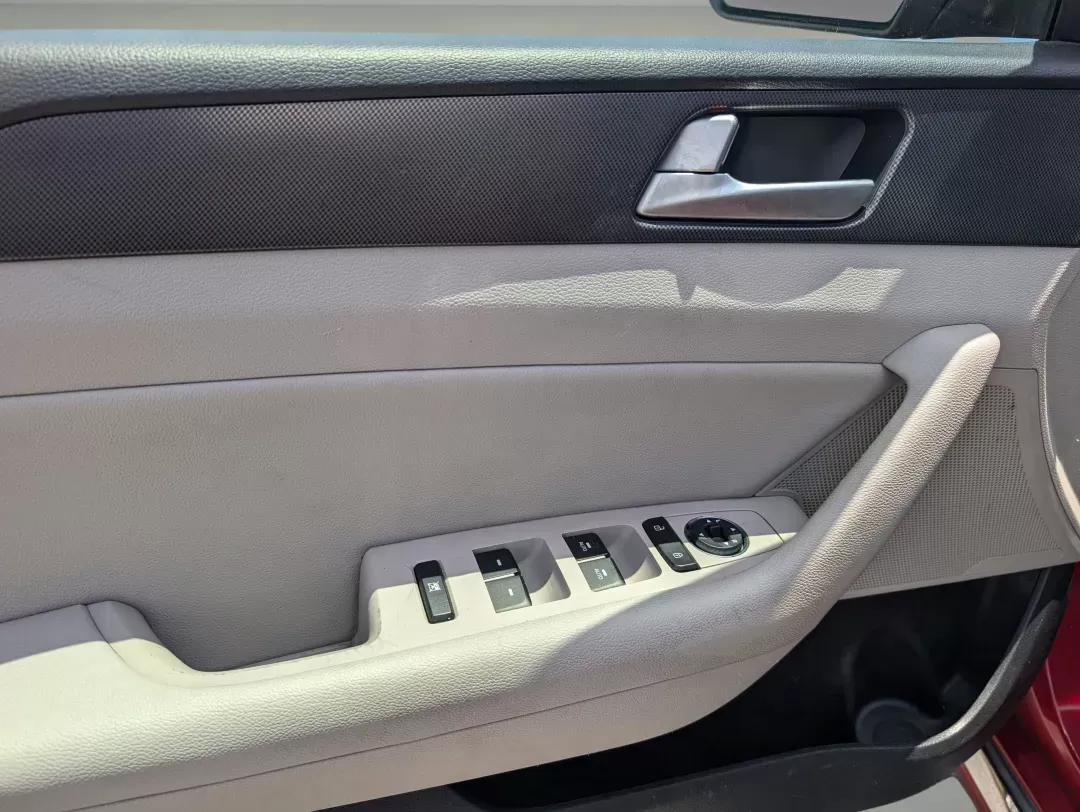 2015 /Gray Hyundai Sonata 2.4L Sport (5NPE34AF9FH) with an Regular Unleaded I-4 2.4 L/144 engine, 6-Speed Automatic w/OD transmission, located at 7000 Northlake Connector, Columbus, GA, 31904, (706) 987-8085, 32.524975, -84.978134 - 2015 Hyundai Sonata 2.4L Sport - Photo#8