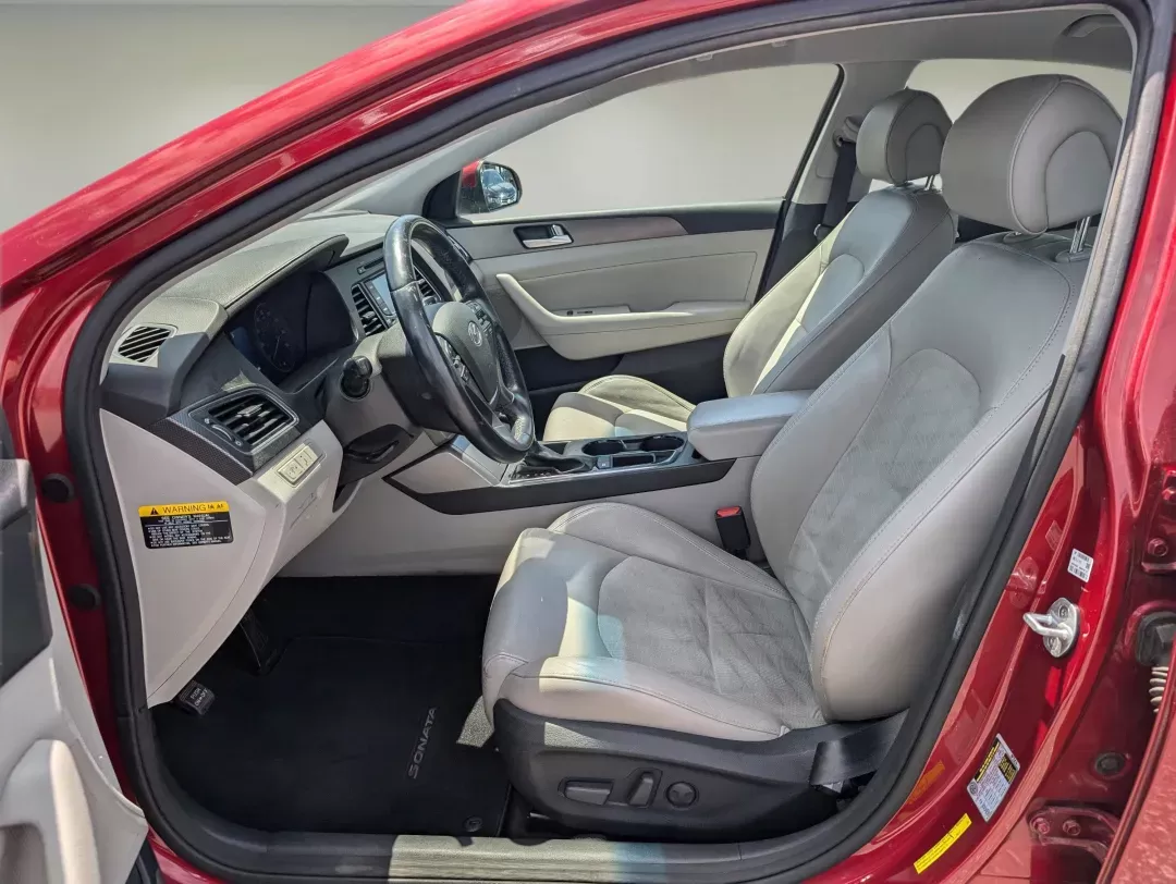 2015 /Gray Hyundai Sonata 2.4L Sport (5NPE34AF9FH) with an Regular Unleaded I-4 2.4 L/144 engine, 6-Speed Automatic w/OD transmission, located at 7000 Northlake Connector, Columbus, GA, 31904, (706) 987-8085, 32.524975, -84.978134 - 2015 Hyundai Sonata 2.4L Sport - Photo#9