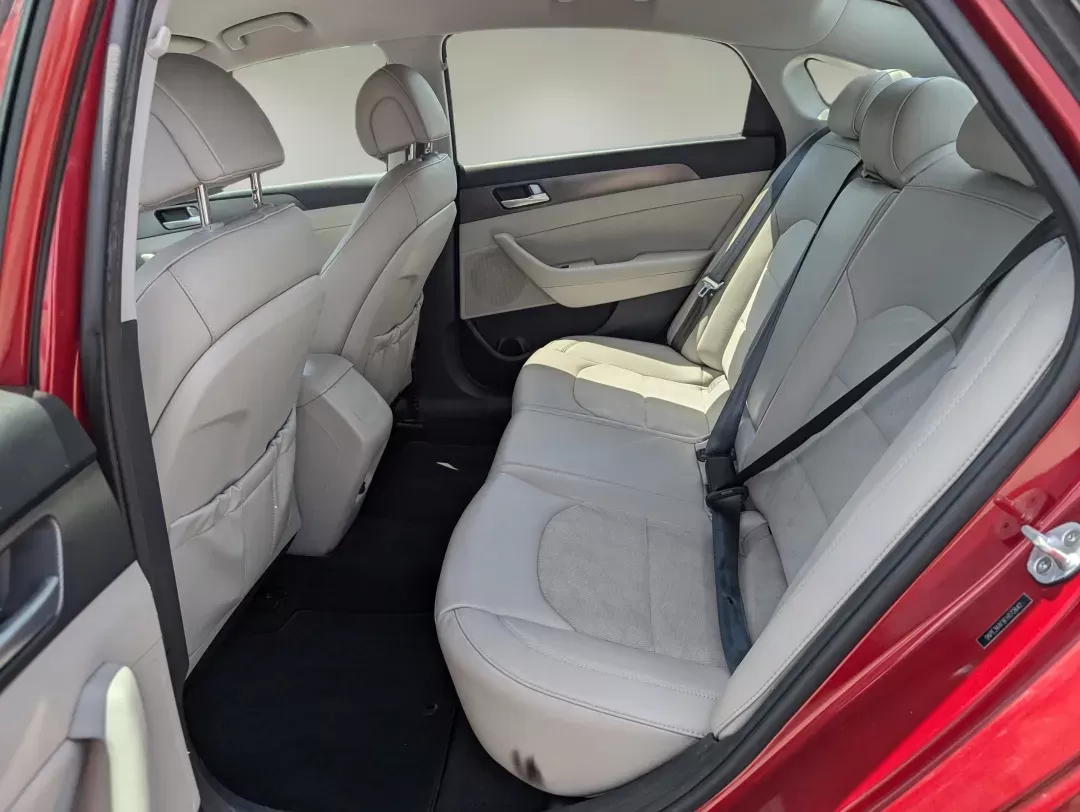 2015 /Gray Hyundai Sonata 2.4L Sport (5NPE34AF9FH) with an Regular Unleaded I-4 2.4 L/144 engine, 6-Speed Automatic w/OD transmission, located at 7000 Northlake Connector, Columbus, GA, 31904, (706) 987-8085, 32.524975, -84.978134 - 2015 Hyundai Sonata 2.4L Sport - Photo#10