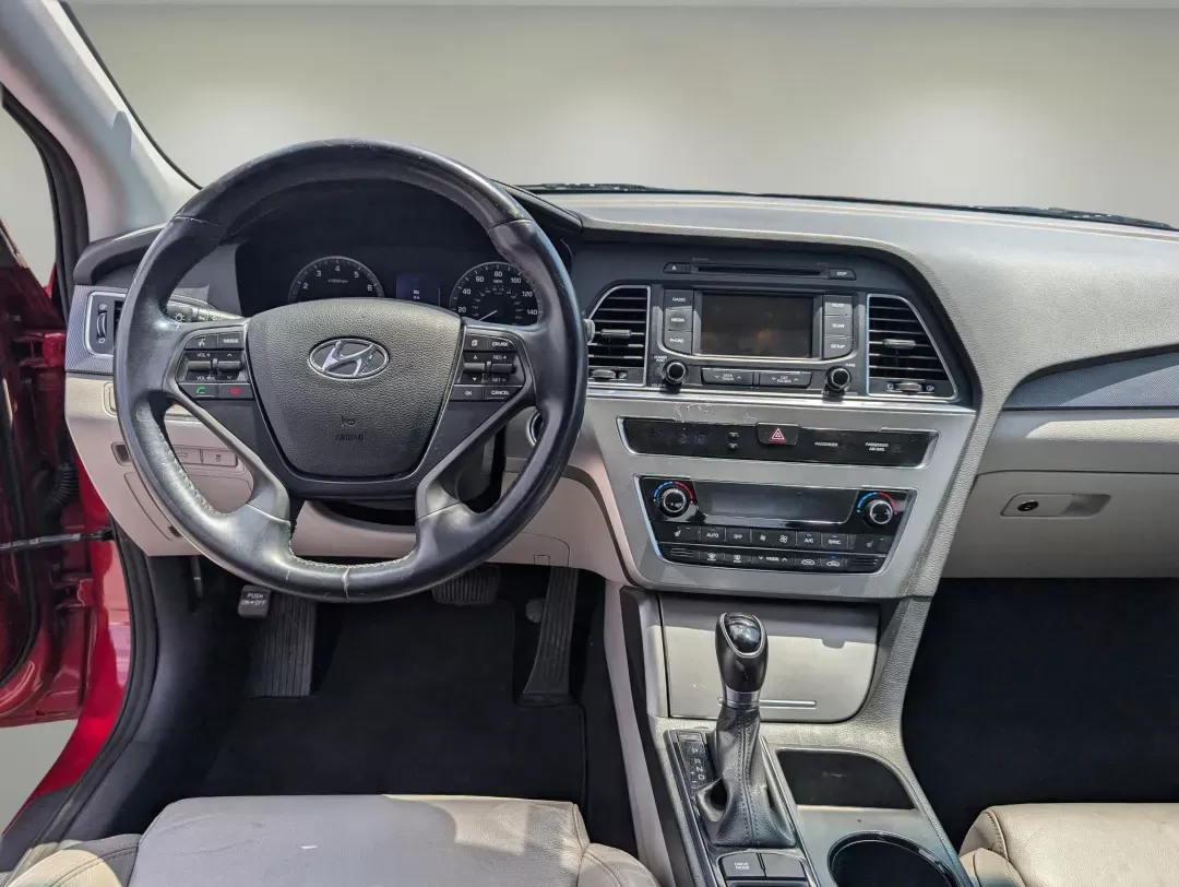 2015 /Gray Hyundai Sonata 2.4L Sport (5NPE34AF9FH) with an Regular Unleaded I-4 2.4 L/144 engine, 6-Speed Automatic w/OD transmission, located at 7000 Northlake Connector, Columbus, GA, 31904, (706) 987-8085, 32.524975, -84.978134 - 2015 Hyundai Sonata 2.4L Sport - Photo#11