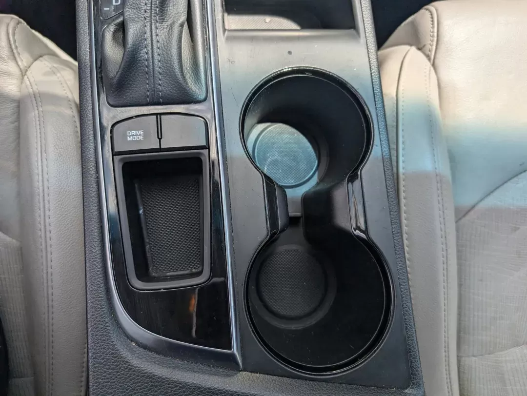 2015 /Gray Hyundai Sonata 2.4L Sport (5NPE34AF9FH) with an Regular Unleaded I-4 2.4 L/144 engine, 6-Speed Automatic w/OD transmission, located at 7000 Northlake Connector, Columbus, GA, 31904, (706) 987-8085, 32.524975, -84.978134 - 2015 Hyundai Sonata 2.4L Sport - Photo#12