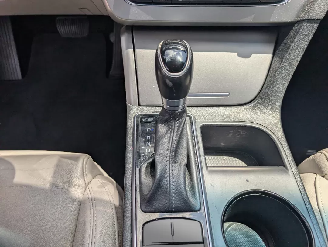 2015 /Gray Hyundai Sonata 2.4L Sport (5NPE34AF9FH) with an Regular Unleaded I-4 2.4 L/144 engine, 6-Speed Automatic w/OD transmission, located at 7000 Northlake Connector, Columbus, GA, 31904, (706) 987-8085, 32.524975, -84.978134 - 2015 Hyundai Sonata 2.4L Sport - Photo#13
