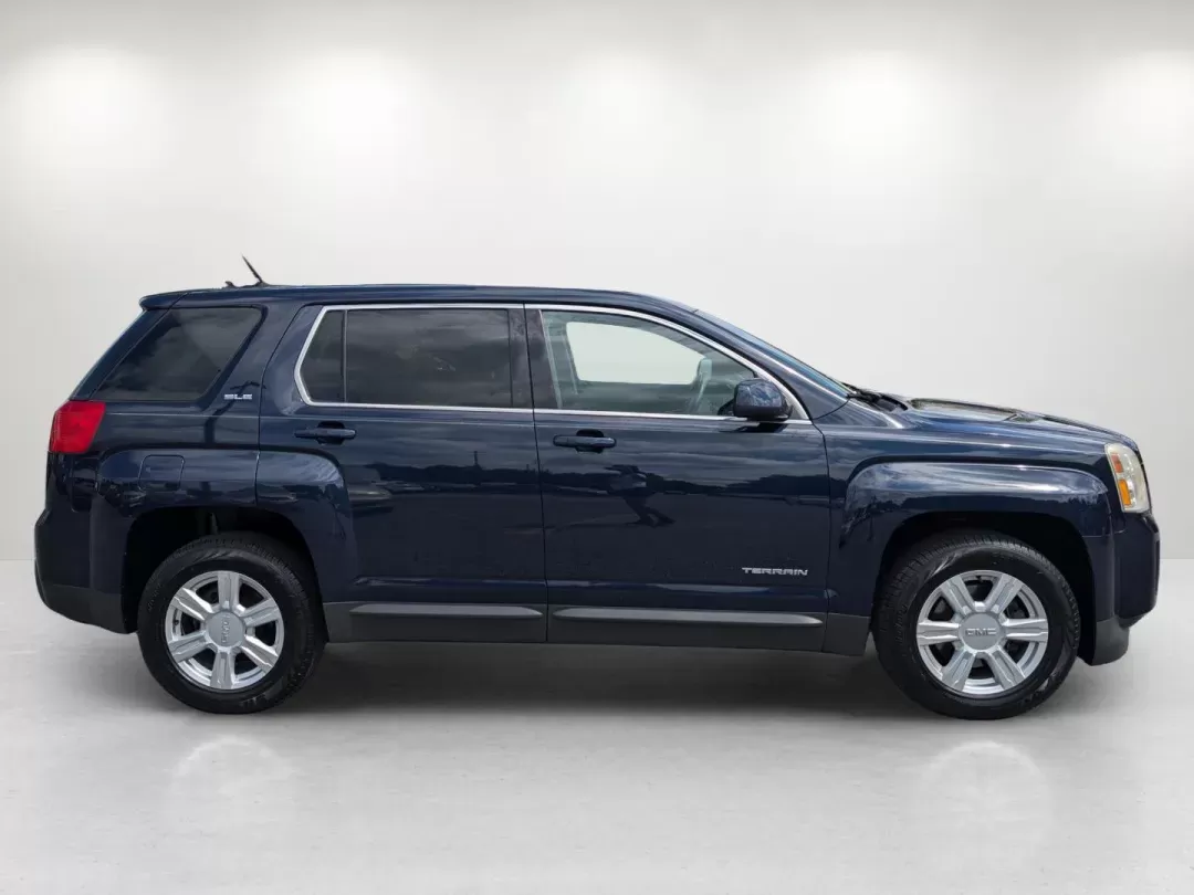 2015 /Jet Black GMC Terrain SLE (2GKALMEK7F6) with an Gas/Ethanol I4 2.4L/145 engine, 6-Speed Automatic transmission, located at 3959 U.S. 80 W, Phenix City, AL, 36870, (334) 297-4885, 32.469296, -85.135185 - 2015 GMC Terrain SLE - Photo#4
