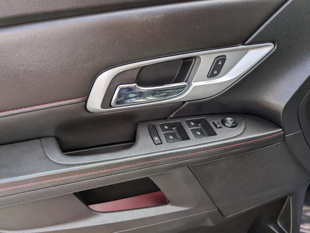 2015 /Jet Black GMC Terrain SLE (2GKALMEK7F6) with an Gas/Ethanol I4 2.4L/145 engine, 6-Speed Automatic transmission, located at 3959 U.S. 80 W, Phenix City, AL, 36870, (334) 297-4885, 32.469296, -85.135185 - 2015 GMC Terrain SLE - Photo#9