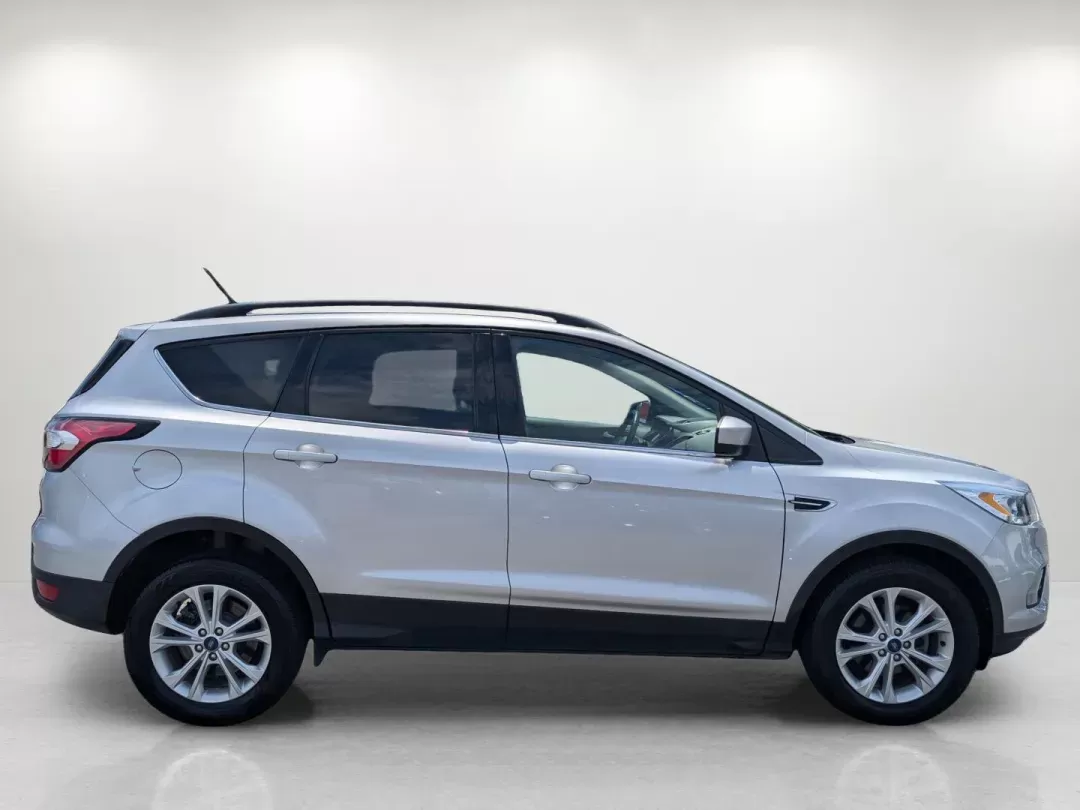 2018 Ford Escape SEL (1FMCU0HD7JU) with an Intercooled Turbo Regular Unleaded I-4 1.5 L/91 engine, 6-Speed Automatic w/OD transmission, located at 3959 U.S. 80 W, Phenix City, AL, 36870, (334) 297-4885, 32.469296, -85.135185 - 2018 Ford Escape SEL - Photo#4