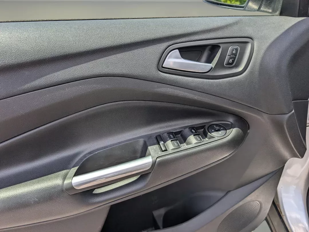 2018 Ford Escape SEL (1FMCU0HD7JU) with an Intercooled Turbo Regular Unleaded I-4 1.5 L/91 engine, 6-Speed Automatic w/OD transmission, located at 3959 U.S. 80 W, Phenix City, AL, 36870, (334) 297-4885, 32.469296, -85.135185 - 2018 Ford Escape SEL - Photo#9