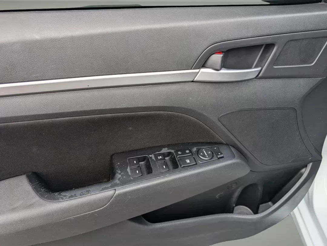 2020 /Black Hyundai Elantra SEL (5NPD84LF8LH) with an Regular Unleaded I-4 2.0 L/122 engine, 1-Speed CVT w/OD transmission, located at 3959 U.S. 80 W, Phenix City, AL, 36870, (334) 297-4885, 32.469296, -85.135185 - 2020 Hyundai Elantra SEL - Photo#9