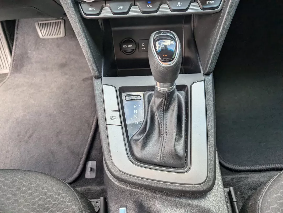 2020 /Black Hyundai Elantra SEL (5NPD84LF8LH) with an Regular Unleaded I-4 2.0 L/122 engine, 1-Speed CVT w/OD transmission, located at 3959 U.S. 80 W, Phenix City, AL, 36870, (334) 297-4885, 32.469296, -85.135185 - 2020 Hyundai Elantra SEL - Photo#14