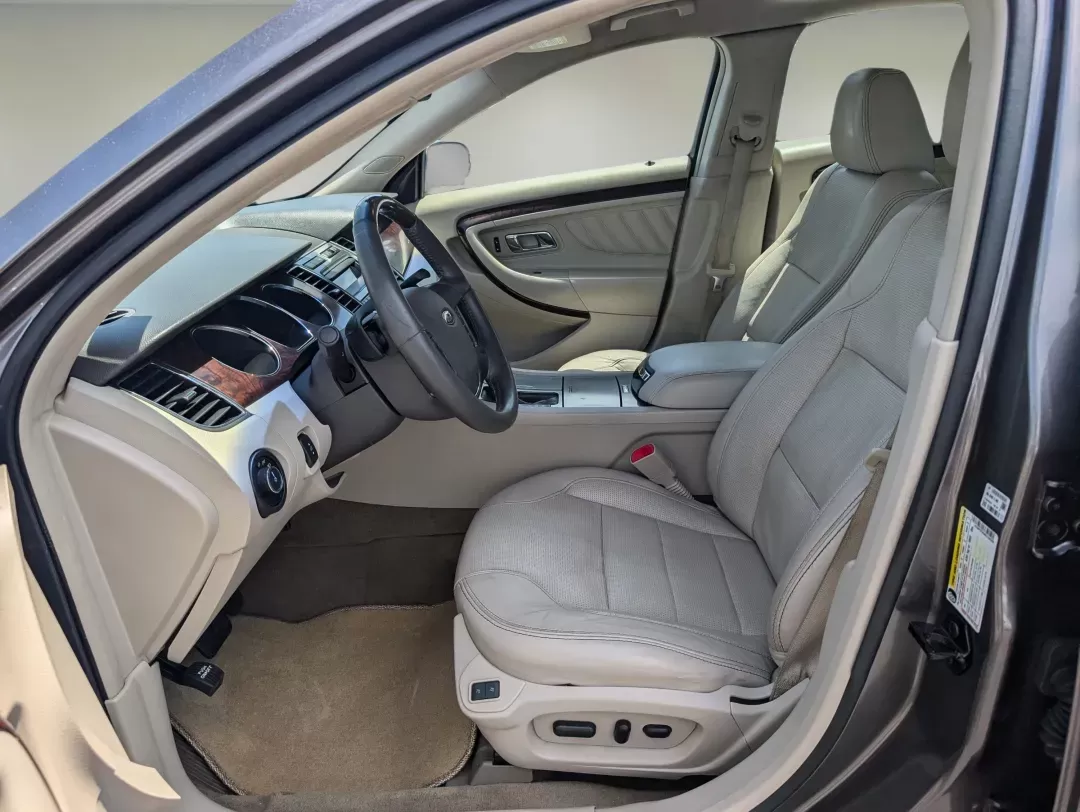 2011 Ford Taurus Limited (1FAHP2FW6BG) with an Gas V6 3.5L/213 engine, 6-Speed Automatic w/OD SelectShift transmission, located at 7000 Northlake Connector, Columbus, GA, 31904, (706) 987-8085, 32.524975, -84.978134 - 2011 Ford Taurus Limited - Photo#9
