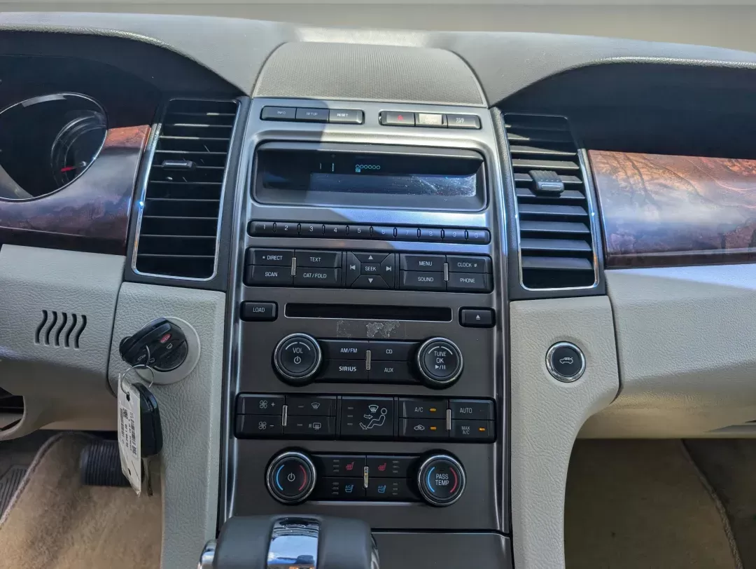 2011 Ford Taurus Limited (1FAHP2FW6BG) with an Gas V6 3.5L/213 engine, 6-Speed Automatic w/OD SelectShift transmission, located at 7000 Northlake Connector, Columbus, GA, 31904, (706) 987-8085, 32.524975, -84.978134 - 2011 Ford Taurus Limited - Photo#14