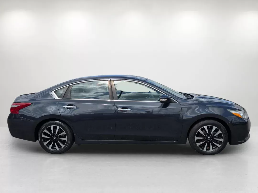 2018 /Charcoal Nissan Altima 2.5 SL (1N4AL3APXJC) with an Regular Unleaded I-4 2.5 L/152 engine, 1-Speed CVT w/OD transmission, located at 804 22nd Ave, Phenix City, AL, 36870, (334) 297-1860, 32.484749, -85.024475 - 2018 Nissan Altima 2.5 SL - Photo#3