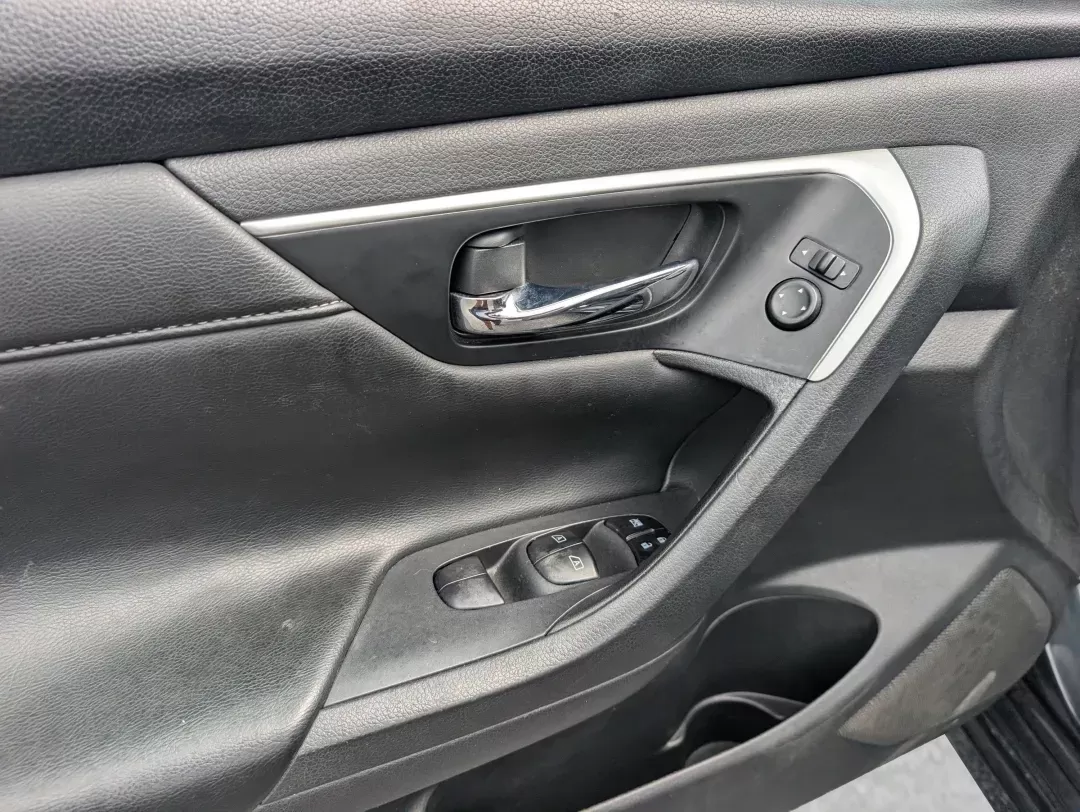 2018 /Charcoal Nissan Altima 2.5 SL (1N4AL3APXJC) with an Other engine, located at 1430 Gateway Drive, Opelika, AL, 36801, (334) 239-0944, 32.637871, -85.409790 - **Experience Unmatched Comfort and Reliability in the 2018 Nissan Altima 2.5 SL!** <br /> <br /> Are you in the market for a dependable sedan that effortlessly adapts to your active lifestyle? Look no further! The 2018 Nissan Altima 2.5 SL is not just a car; it's an experience designed for those who - Photo#8