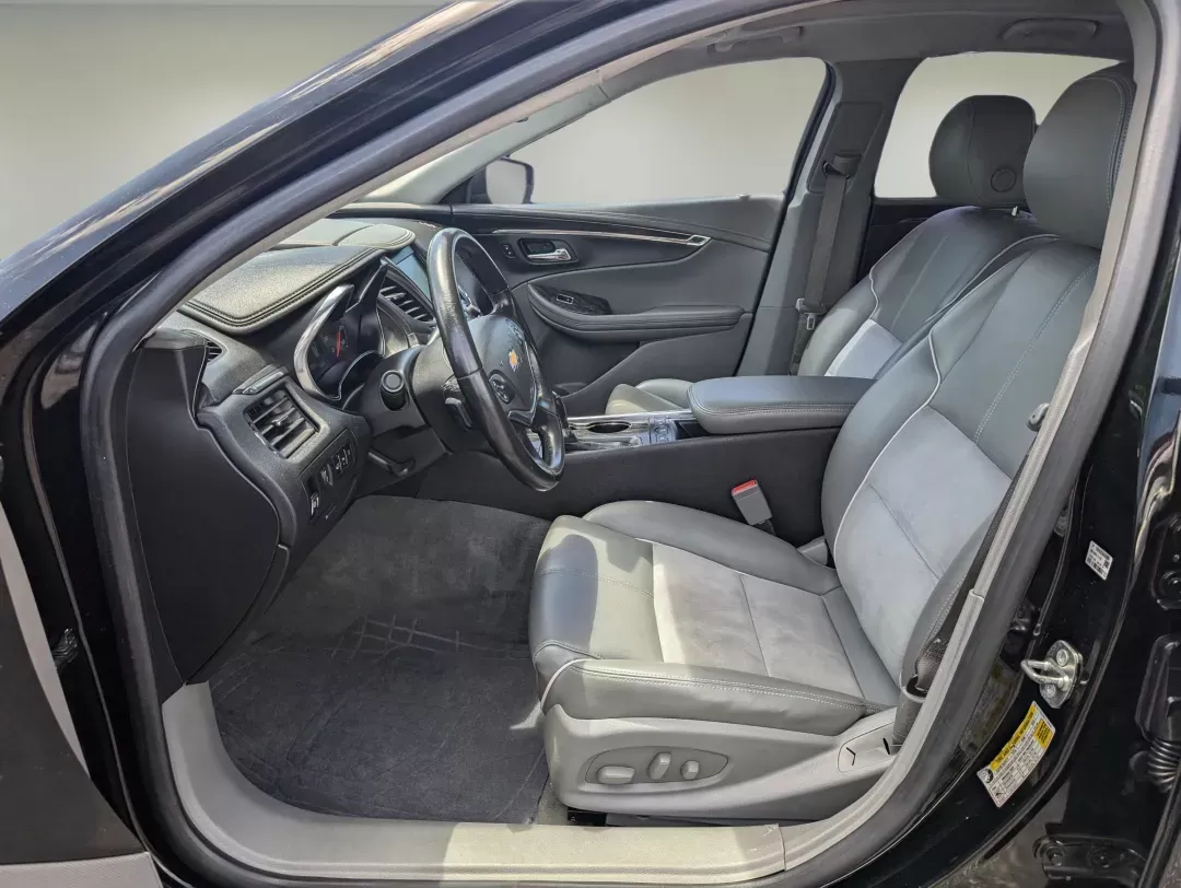 2015 /Jet Black/Dark Titanium Chevrolet Impala LT (1G1125S35FU) with an Gas/Ethanol V6 3.6L/217 engine, 6-Speed Automatic transmission, located at 5115 14th Ave., Columbus, GA, 31904, (706) 323-0345, 32.511494, -84.971046 - 2015 Chevrolet Impala LT - Photo#9
