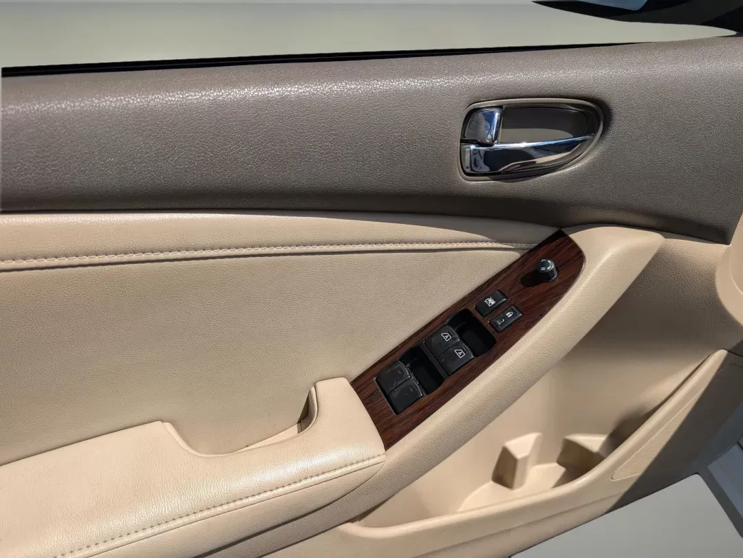 2012 /Blonde Nissan Altima 2.5 SL (1N4AL2AP2CC) with an Gas I4 2.5L/ engine, 1-Speed Continuously Variable Ratio transmission, located at 3959 U.S. 80 W, Phenix City, AL, 36870, (334) 297-4885, 32.469296, -85.135185 - 2012 Nissan Altima 2.5 SL - Photo#8