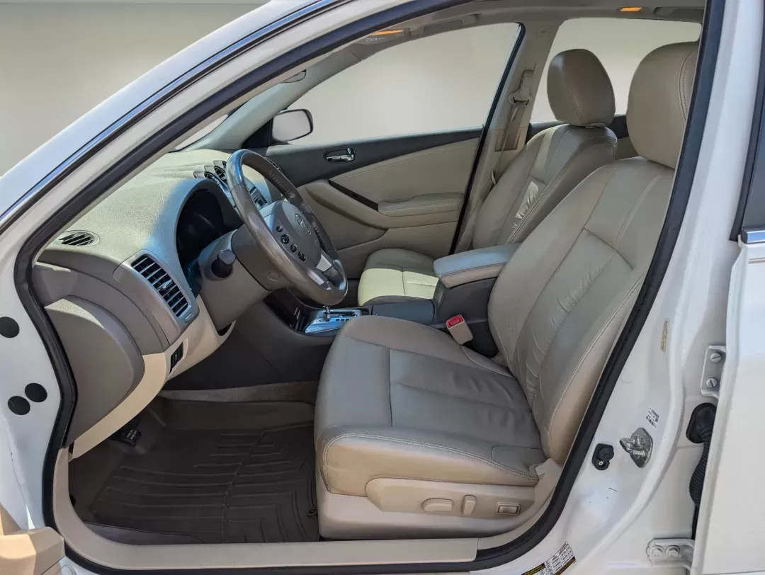 2012 /Blonde Nissan Altima 2.5 SL (1N4AL2AP2CC) with an Gas I4 2.5L/ engine, 1-Speed Continuously Variable Ratio transmission, located at 3959 U.S. 80 W, Phenix City, AL, 36870, (334) 297-4885, 32.469296, -85.135185 - 2012 Nissan Altima 2.5 SL - Photo#9