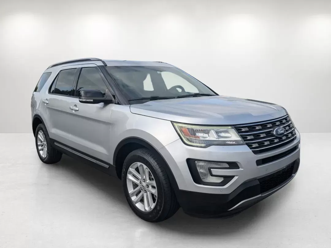 2016 Ford Explorer XLT (1FM5K7DH0GG) with an Intercooled Turbo Premium Unleaded I-4 2.3 L/140 engine, 6-Speed Automatic w/OD transmission, located at 3959 U.S. 80 W, Phenix City, AL, 36870, (334) 297-4885, 32.469296, -85.135185 - 2016 Ford Explorer XLT - Photo#3