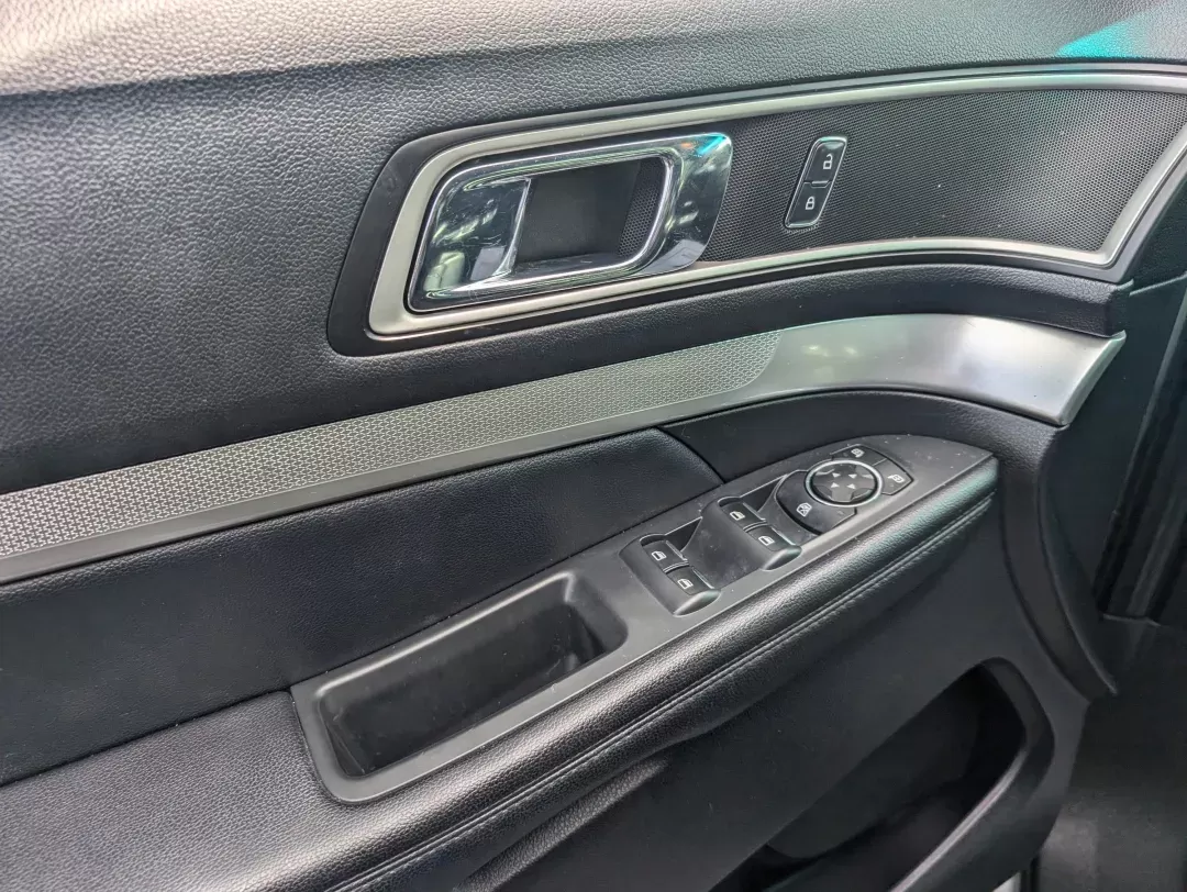 2016 Ford Explorer XLT (1FM5K7DH0GG) with an Intercooled Turbo Premium Unleaded I-4 2.3 L/140 engine, 6-Speed Automatic w/OD transmission, located at 3959 U.S. 80 W, Phenix City, AL, 36870, (334) 297-4885, 32.469296, -85.135185 - 2016 Ford Explorer XLT - Photo#9