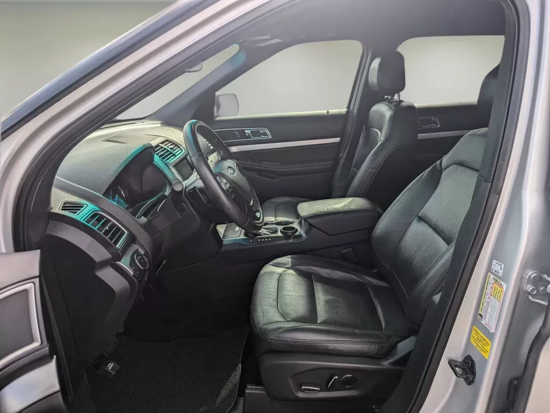 2016 Ford Explorer XLT (1FM5K7DH0GG) with an Intercooled Turbo Premium Unleaded I-4 2.3 L/140 engine, 6-Speed Automatic w/OD transmission, located at 3959 U.S. 80 W, Phenix City, AL, 36870, (334) 297-4885, 32.469296, -85.135185 - 2016 Ford Explorer XLT - Photo#10