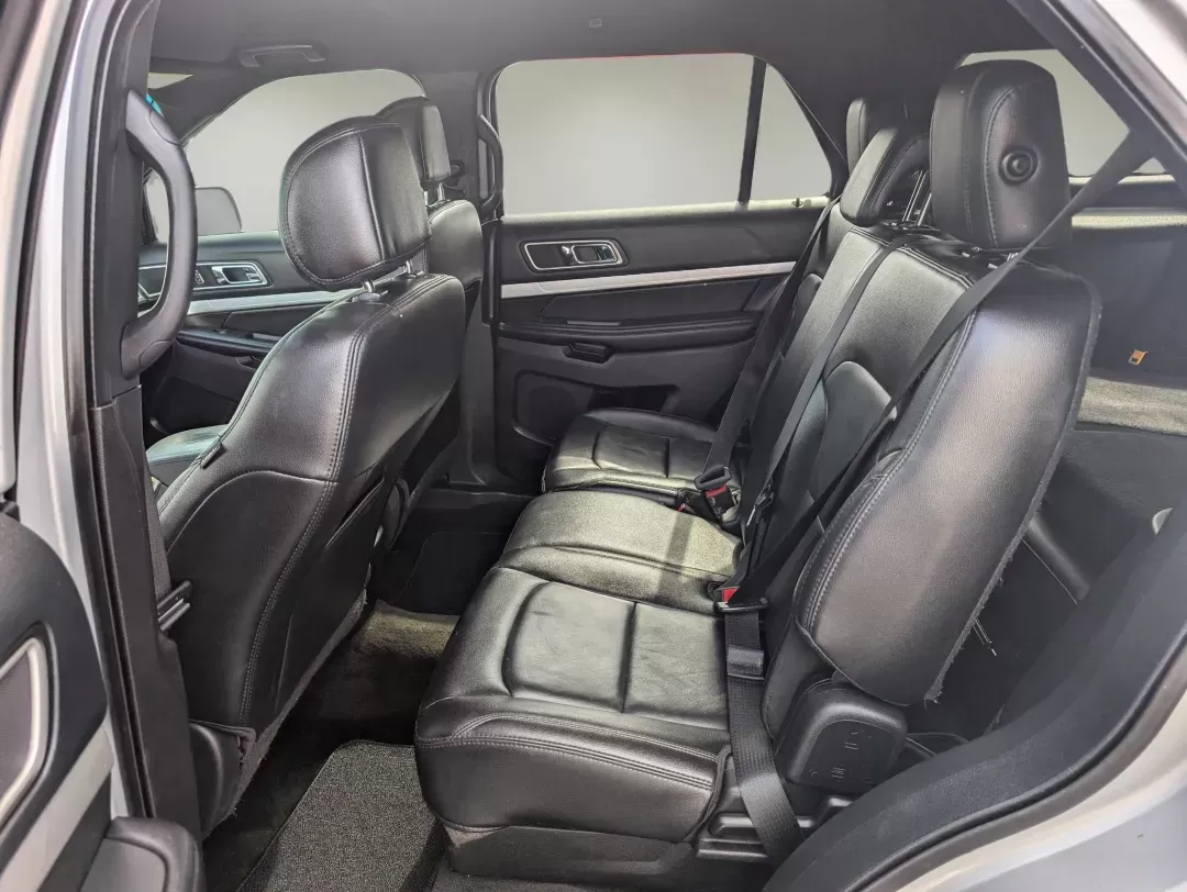 2016 Ford Explorer XLT (1FM5K7DH0GG) with an Intercooled Turbo Premium Unleaded I-4 2.3 L/140 engine, 6-Speed Automatic w/OD transmission, located at 3959 U.S. 80 W, Phenix City, AL, 36870, (334) 297-4885, 32.469296, -85.135185 - 2016 Ford Explorer XLT - Photo#11