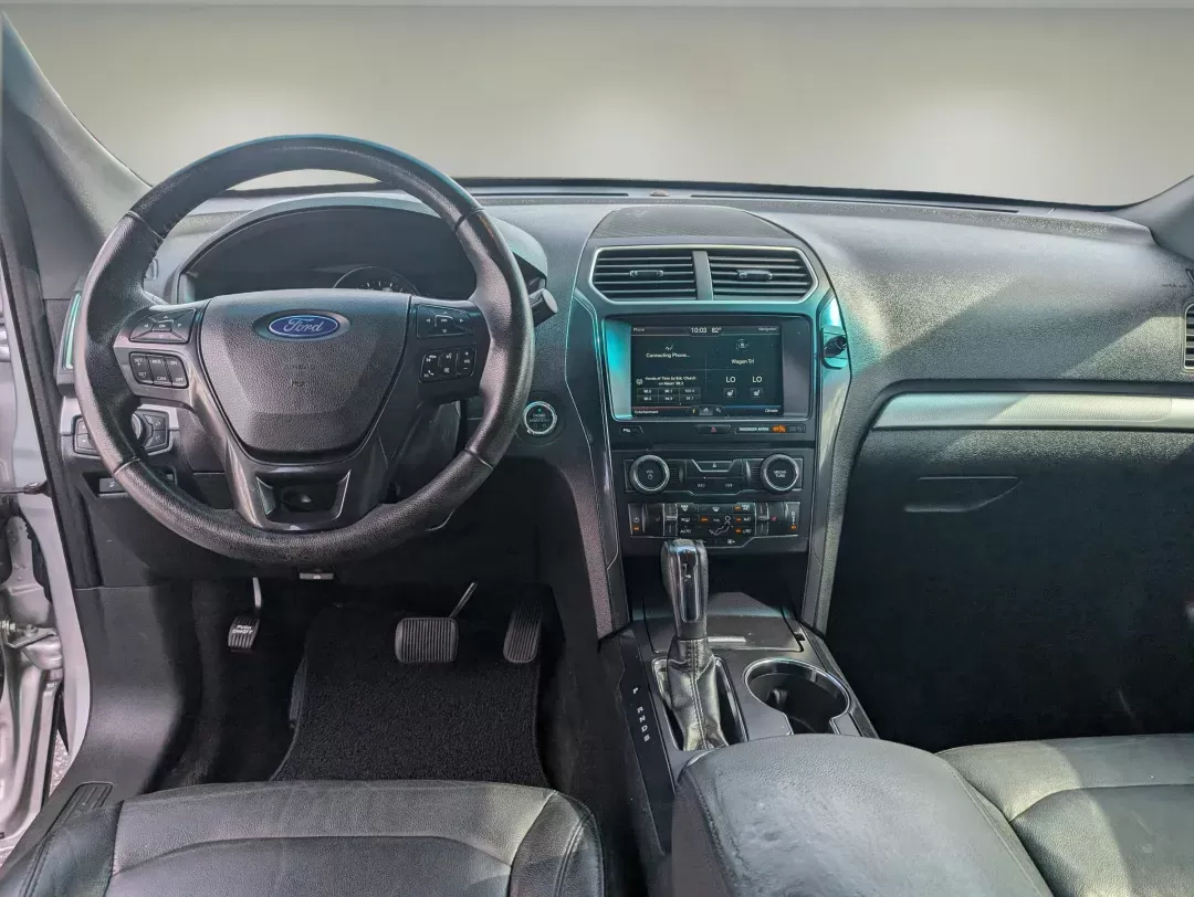 2016 Ford Explorer XLT (1FM5K7DH0GG) with an Intercooled Turbo Premium Unleaded I-4 2.3 L/140 engine, 6-Speed Automatic w/OD transmission, located at 3959 U.S. 80 W, Phenix City, AL, 36870, (334) 297-4885, 32.469296, -85.135185 - 2016 Ford Explorer XLT - Photo#13