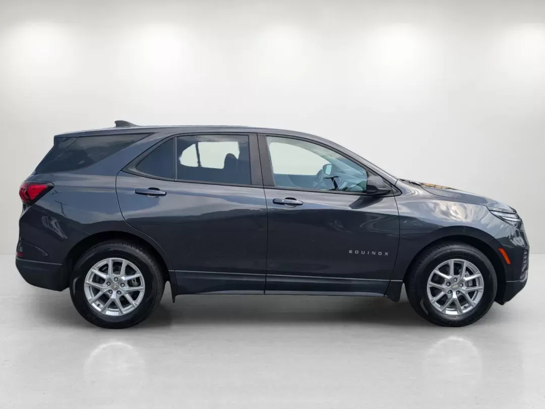 2022 /Medium Ash Gray Chevrolet Equinox LS (2GNAXHEV8N6) with an Turbocharged Gas I4 1.5L/92 engine, 6-Speed Automatic transmission, located at 3959 U.S. 80 W, Phenix City, AL, 36870, (334) 297-4885, 32.469296, -85.135185 - 2022 Chevrolet Equinox LS - Photo#4
