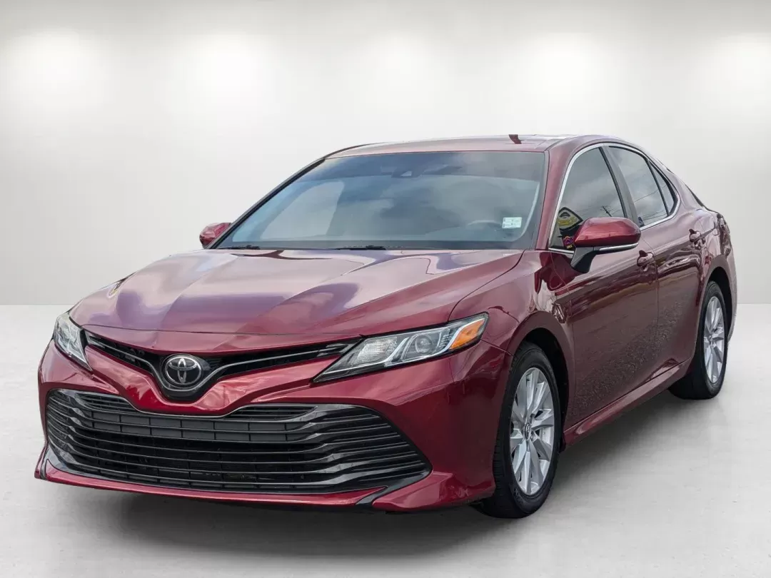 2018 Toyota Camry LE (4T1B11HK0JU) with an Regular Unleaded I-4 2.5 L/152 engine, 8-Speed Automatic w/OD transmission, located at 3959 U.S. 80 W, Phenix City, AL, 36870, (334) 297-4885, 32.469296, -85.135185 - 2018 Toyota Camry LE - Photo#1
