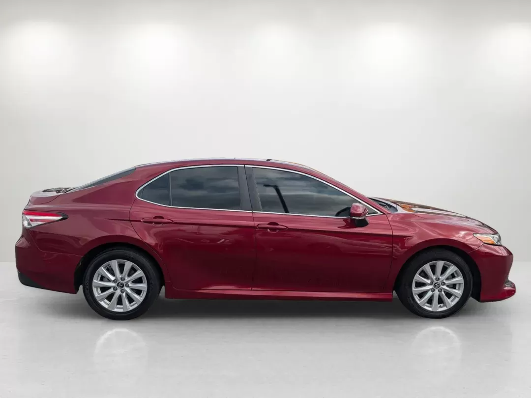2018 Toyota Camry LE (4T1B11HK0JU) with an Regular Unleaded I-4 2.5 L/152 engine, 8-Speed Automatic w/OD transmission, located at 3959 U.S. 80 W, Phenix City, AL, 36870, (334) 297-4885, 32.469296, -85.135185 - 2018 Toyota Camry LE - Photo#4