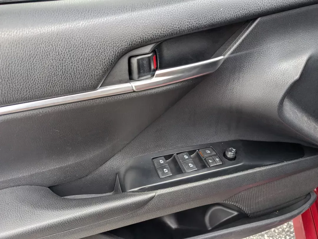 2018 Toyota Camry LE (4T1B11HK0JU) with an Regular Unleaded I-4 2.5 L/152 engine, 8-Speed Automatic w/OD transmission, located at 3959 U.S. 80 W, Phenix City, AL, 36870, (334) 297-4885, 32.469296, -85.135185 - 2018 Toyota Camry LE - Photo#9