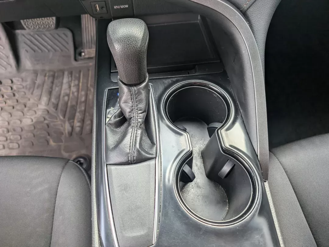 2018 Toyota Camry LE (4T1B11HK0JU) with an Regular Unleaded I-4 2.5 L/152 engine, 8-Speed Automatic w/OD transmission, located at 3959 U.S. 80 W, Phenix City, AL, 36870, (334) 297-4885, 32.469296, -85.135185 - 2018 Toyota Camry LE - Photo#13