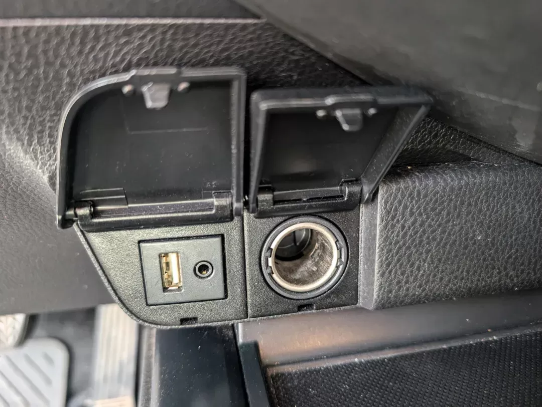 2018 Toyota Camry LE (4T1B11HK0JU) with an Regular Unleaded I-4 2.5 L/152 engine, 8-Speed Automatic w/OD transmission, located at 3959 U.S. 80 W, Phenix City, AL, 36870, (334) 297-4885, 32.469296, -85.135185 - 2018 Toyota Camry LE - Photo#14
