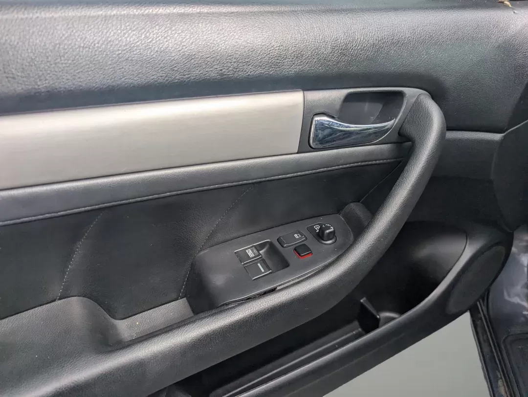 2005 Honda Accord Cpe EX-L (1HGCM72635A) with an Gas I4 2.4L/144 engine, 5-Speed Automatic w/OD transmission, located at 521 Old Farm Lane Rd, Prattville, AL, 36066, (334) 325-1505, 32.482460, -86.416367 - 2005 Honda Accord Cpe EX-L - Photo#8