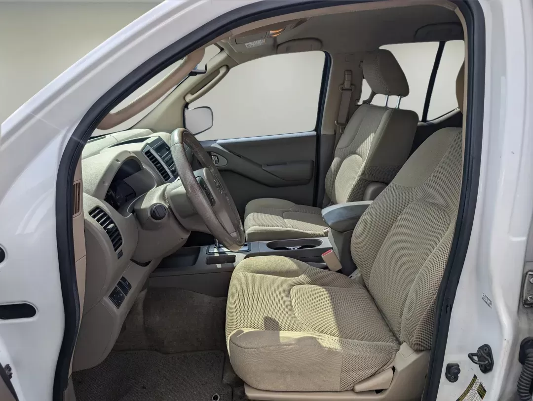 2011 /Beige Nissan Frontier SV (1N6AD0ER0BC) with an Gas V6 4.0L/241 engine, 5-Speed Automatic transmission, located at 3959 U.S. 80 W, Phenix City, AL, 36870, (334) 297-4885, 32.469296, -85.135185 - 2011 Nissan Frontier SV - Photo#10