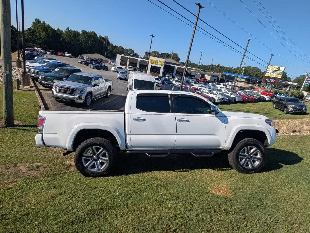 2017 Toyota Tacoma Limited (5TFGZ5AN2HX) with an Other engine, located at 1430 Gateway Drive, Opelika, AL, 36801, (334) 239-0944, 32.637871, -85.409790 - **Explore the Great Outdoors with the 2017 Toyota Tacoma Limited Your Perfect Adventure Companion!**<br /> <br /> Are you ready to embrace a lifestyle filled with adventure, whether it's hauling gear for your weekend camping trips or navigating through the urban landscape? The 2017 Toyota Tacoma Li - Photo#3