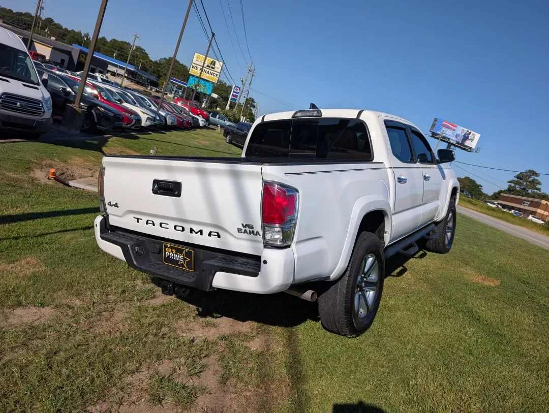 2017 Toyota Tacoma Limited (5TFGZ5AN2HX) with an Other engine, located at 1430 Gateway Drive, Opelika, AL, 36801, (334) 239-0944, 32.637871, -85.409790 - **Explore the Great Outdoors with the 2017 Toyota Tacoma Limited Your Perfect Adventure Companion!**<br /> <br /> Are you ready to embrace a lifestyle filled with adventure, whether it's hauling gear for your weekend camping trips or navigating through the urban landscape? The 2017 Toyota Tacoma Li - Photo#4