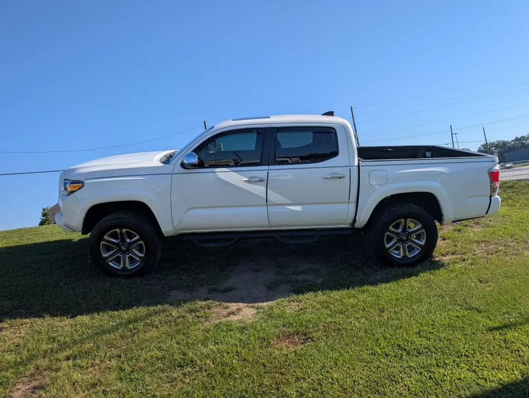 2017 Toyota Tacoma Limited (5TFGZ5AN2HX) with an Other engine, located at 1430 Gateway Drive, Opelika, AL, 36801, (334) 239-0944, 32.637871, -85.409790 - **Explore the Great Outdoors with the 2017 Toyota Tacoma Limited Your Perfect Adventure Companion!**<br /> <br /> Are you ready to embrace a lifestyle filled with adventure, whether it's hauling gear for your weekend camping trips or navigating through the urban landscape? The 2017 Toyota Tacoma Li - Photo#7