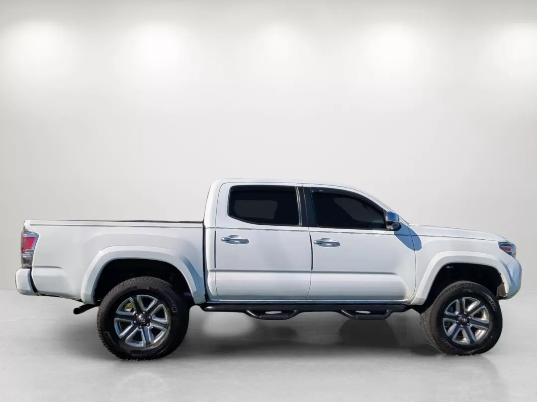 2017 Toyota Tacoma Limited (5TFGZ5AN2HX) with an Other engine, located at 1430 Gateway Drive, Opelika, AL, 36801, (334) 239-0944, 32.637871, -85.409790 - **Explore the Great Outdoors with the 2017 Toyota Tacoma Limited Your Perfect Adventure Companion!**<br /> <br /> Are you ready to embrace a lifestyle filled with adventure, whether it's hauling gear for your weekend camping trips or navigating through the urban landscape? The 2017 Toyota Tacoma Li - Photo#8