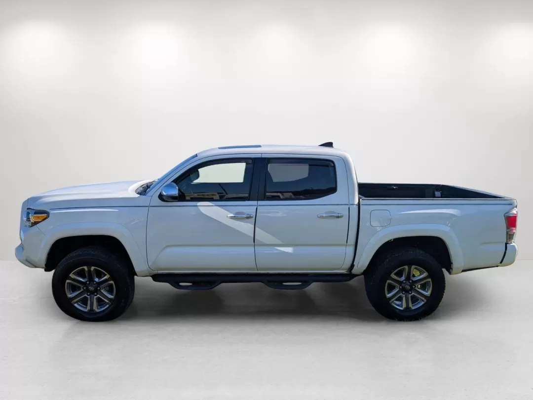 2017 Toyota Tacoma Limited (5TFGZ5AN2HX) with an Other engine, located at 1430 Gateway Drive, Opelika, AL, 36801, (334) 239-0944, 32.637871, -85.409790 - **Explore the Great Outdoors with the 2017 Toyota Tacoma Limited Your Perfect Adventure Companion!**<br /> <br /> Are you ready to embrace a lifestyle filled with adventure, whether it's hauling gear for your weekend camping trips or navigating through the urban landscape? The 2017 Toyota Tacoma Li - Photo#12