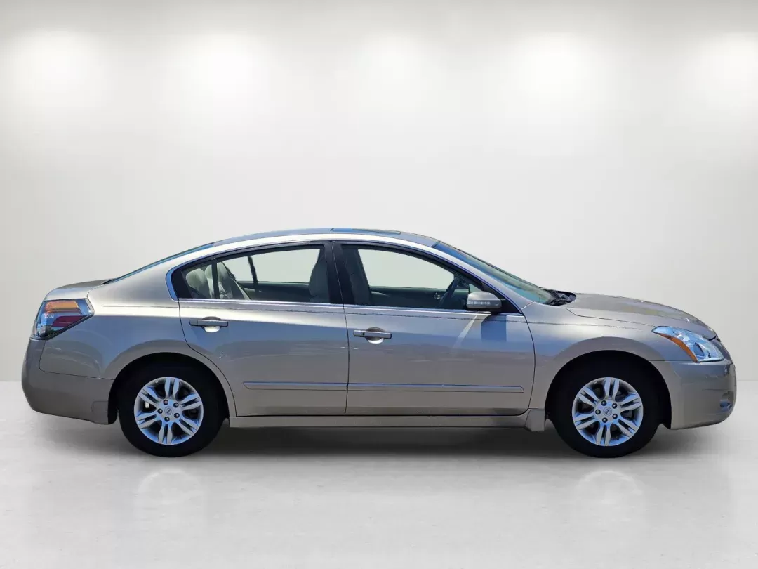 2011 /Blonde Nissan Altima 2.5 S (1N4AL2AP1BC) with an Gas I4 2.5L/ engine, 1-Speed Continuously Variable transmission, located at 521 Old Farm Lane Rd, Prattville, AL, 36066, (334) 325-1505, 32.482460, -86.416367 - 2011 Nissan Altima 2.5 S - Photo#4