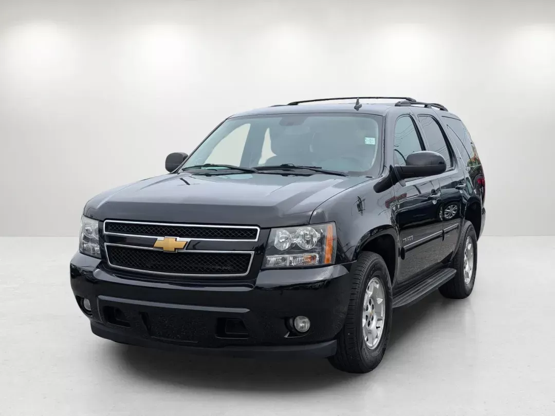 2013 /Ebony Chevrolet Tahoe LT (1GNSCBE04DR) with an Gas/Ethanol V8 5.3L/323 engine, 6-Speed Automatic transmission, located at 3959 U.S. 80 W, Phenix City, AL, 36870, (334) 297-4885, 32.469296, -85.135185 - 2013 Chevrolet Tahoe LT - Photo#1
