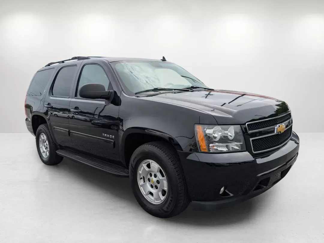 2013 /Ebony Chevrolet Tahoe LT (1GNSCBE04DR) with an Gas/Ethanol V8 5.3L/323 engine, 6-Speed Automatic transmission, located at 3959 U.S. 80 W, Phenix City, AL, 36870, (334) 297-4885, 32.469296, -85.135185 - 2013 Chevrolet Tahoe LT - Photo#3