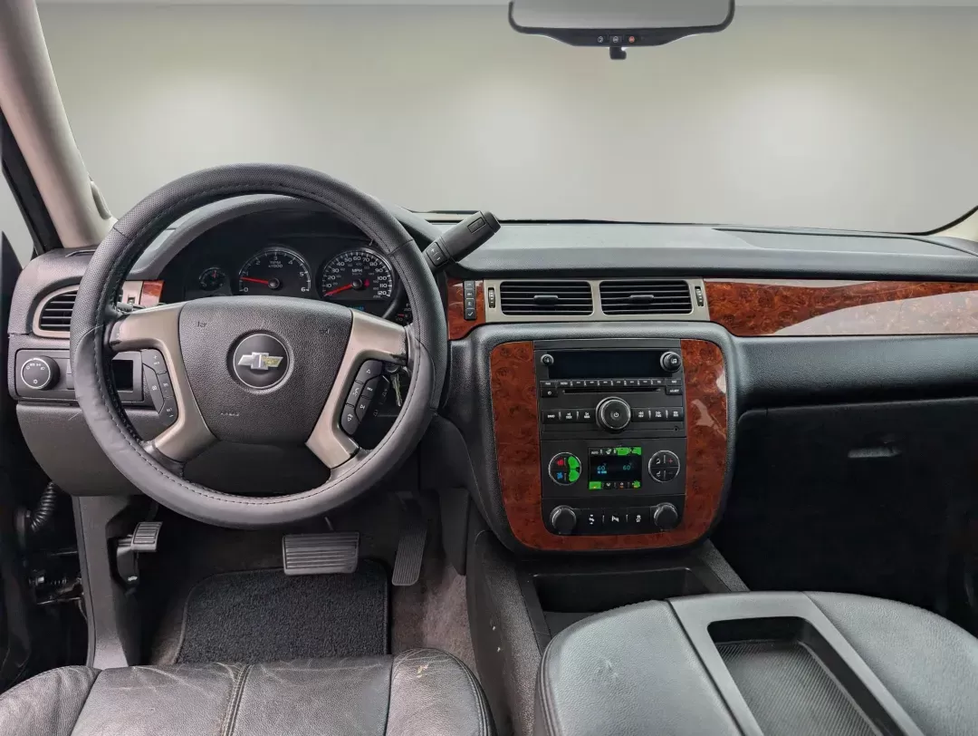 2013 /Ebony Chevrolet Tahoe LT (1GNSCBE04DR) with an Gas/Ethanol V8 5.3L/323 engine, 6-Speed Automatic transmission, located at 3959 U.S. 80 W, Phenix City, AL, 36870, (334) 297-4885, 32.469296, -85.135185 - 2013 Chevrolet Tahoe LT - Photo#13