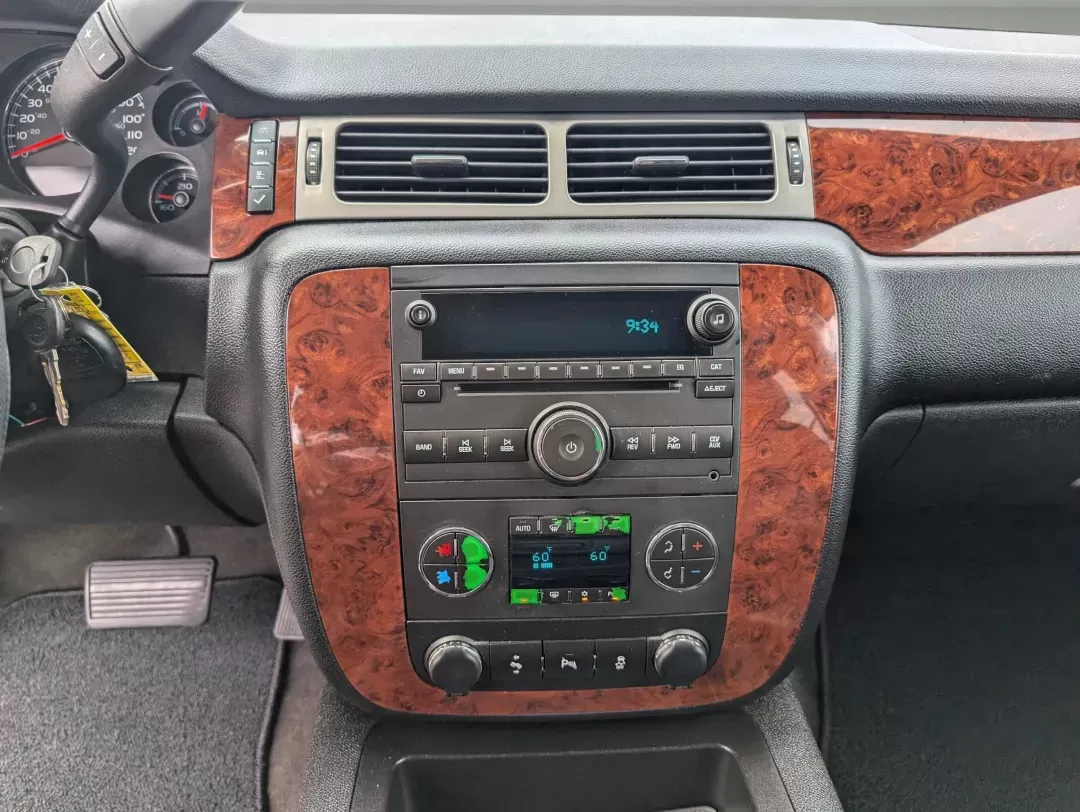 2013 /Ebony Chevrolet Tahoe LT (1GNSCBE04DR) with an Gas/Ethanol V8 5.3L/323 engine, 6-Speed Automatic transmission, located at 3959 U.S. 80 W, Phenix City, AL, 36870, (334) 297-4885, 32.469296, -85.135185 - 2013 Chevrolet Tahoe LT - Photo#15