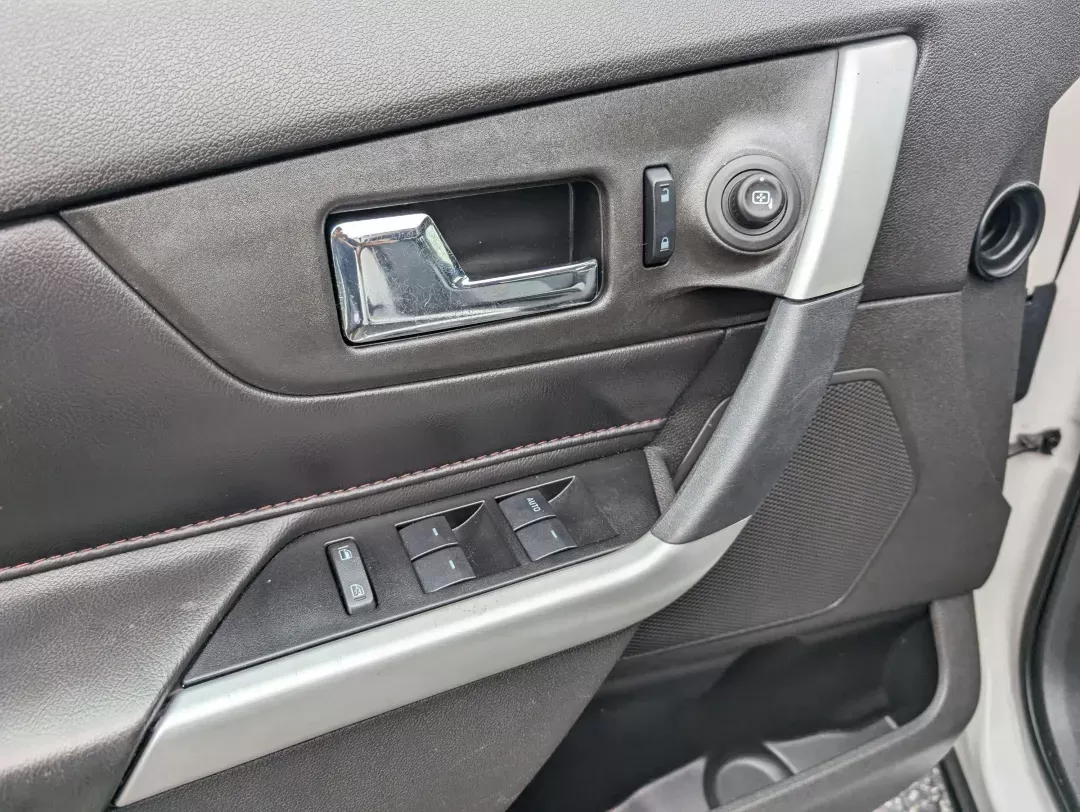 2013 Ford Edge SEL (2FMDK4JC7DB) with an Gas V6 3.5L/213 engine, 6-Speed Automatic w/manual shift transmission, located at 3959 U.S. 80 W, Phenix City, AL, 36870, (334) 297-4885, 32.469296, -85.135185 - 2013 Ford Edge SEL - Photo#8
