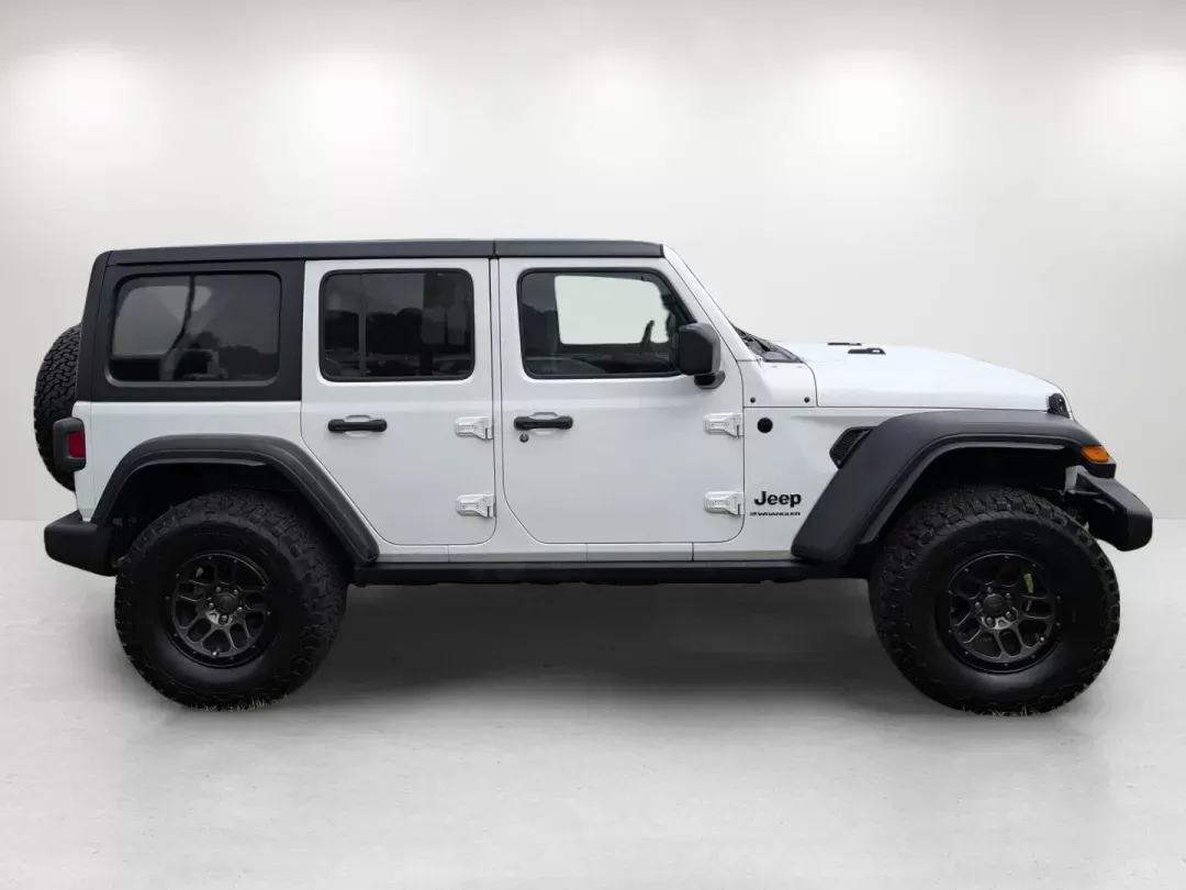 2018 /Black Jeep Wrangler Unlimited Sport S (1C4HJXDG2JW) with an Regular Unleaded V-6 3.6 L/220 engine, 6-Speed Manual w/OD transmission, located at 3959 U.S. 80 W, Phenix City, AL, 36870, (334) 297-4885, 32.469296, -85.135185 - 2018 Jeep Wrangler Unlimited Sport S - Photo#3