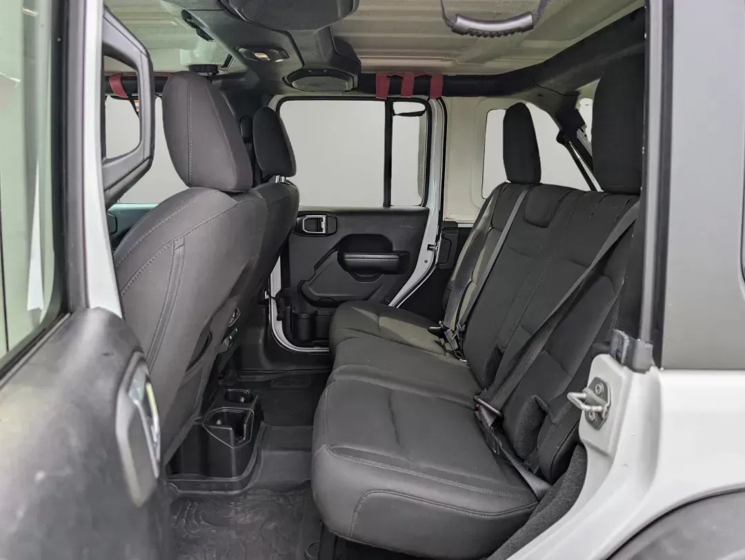 2018 /Black Jeep Wrangler Unlimited Sport S (1C4HJXDG2JW) with an Regular Unleaded V-6 3.6 L/220 engine, 6-Speed Manual w/OD transmission, located at 3959 U.S. 80 W, Phenix City, AL, 36870, (334) 297-4885, 32.469296, -85.135185 - 2018 Jeep Wrangler Unlimited Sport S - Photo#9