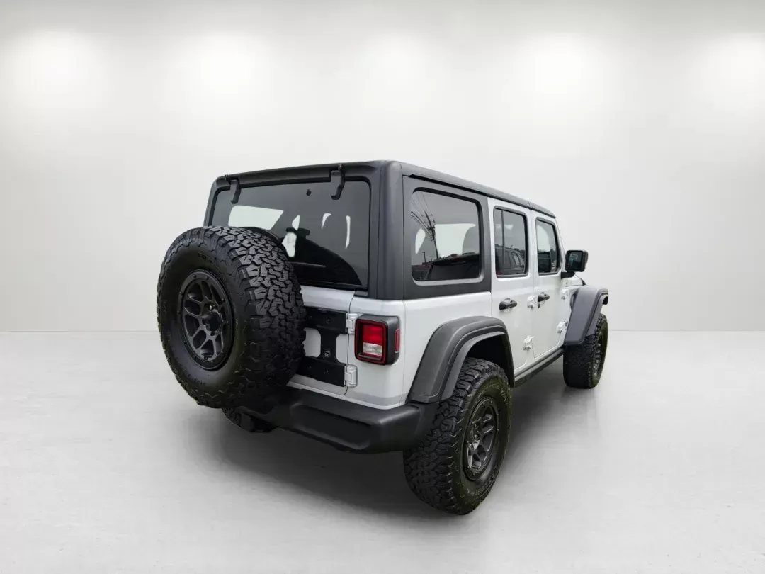 2018 /Black Jeep Wrangler Unlimited Sport S (1C4HJXDG2JW) with an Regular Unleaded V-6 3.6 L/220 engine, 6-Speed Manual w/OD transmission, located at 521 Old Farm Lane Rd, Prattville, AL, 36066, (334) 325-1505, 32.482460, -86.416367 - 2018 Jeep Wrangler Unlimited Sport S - Photo#4
