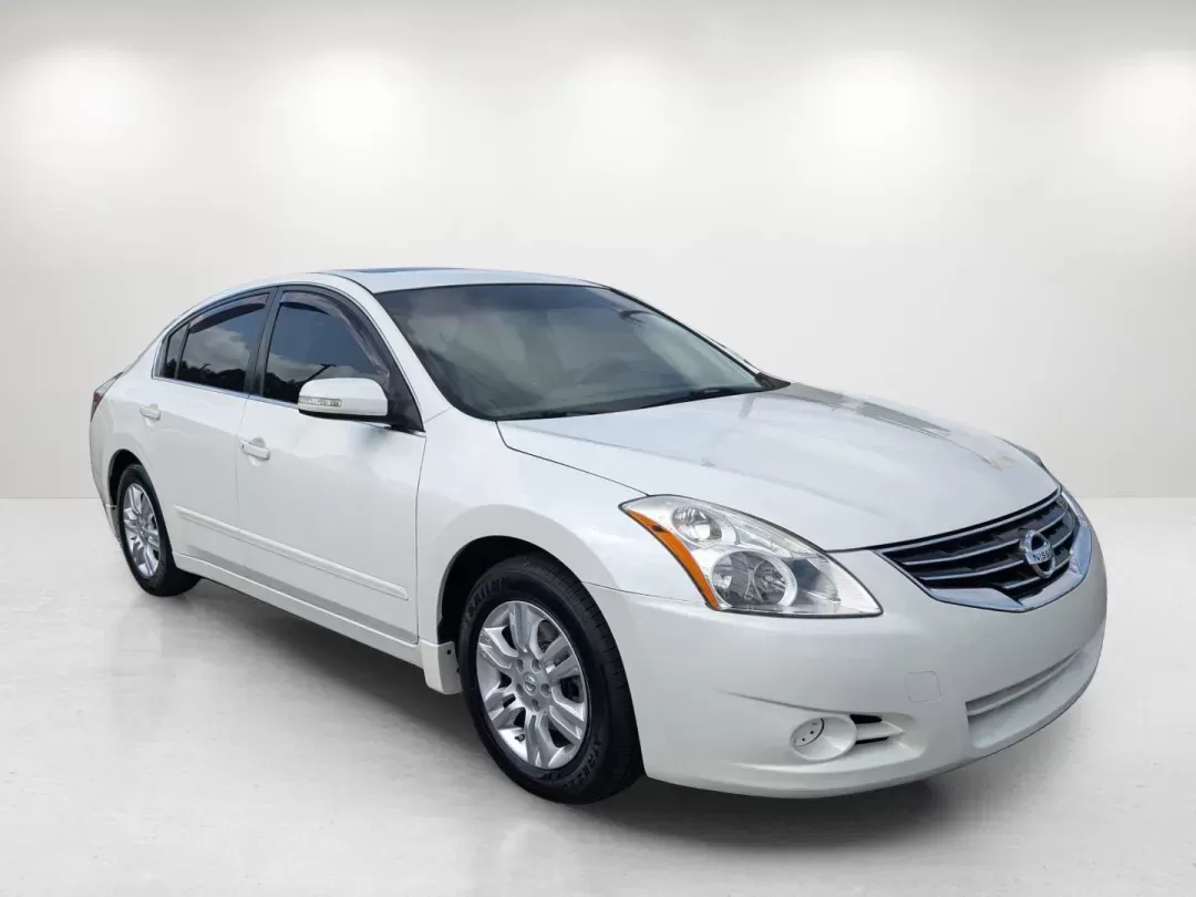 2012 /Blonde Nissan Altima 2.5 SL (1N4AL2APXCC) with an Gas I4 2.5L/ engine, 1-Speed Continuously Variable Ratio transmission, located at 7000 Northlake Connector, Columbus, GA, 31904, (706) 987-8085, 32.524975, -84.978134 - 2012 Nissan Altima 2.5 SL - Photo#2