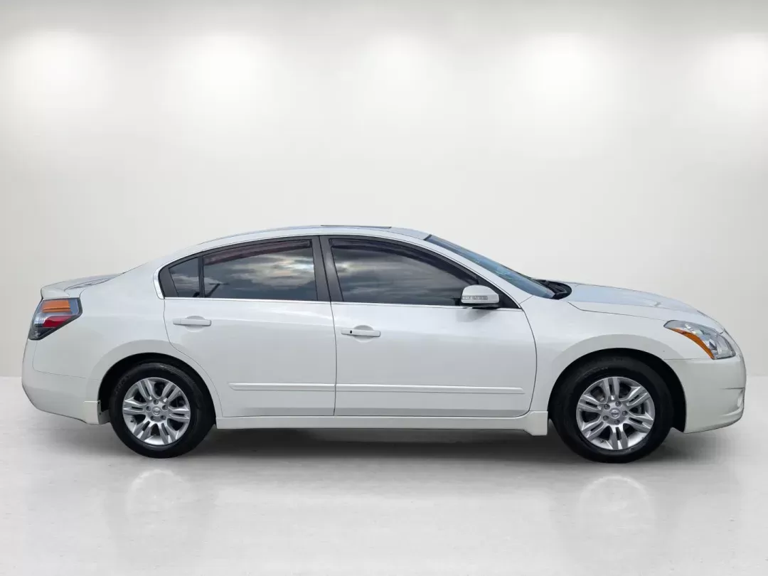 2012 /Blonde Nissan Altima 2.5 SL (1N4AL2APXCC) with an Gas I4 2.5L/ engine, 1-Speed Continuously Variable Ratio transmission, located at 7000 Northlake Connector, Columbus, GA, 31904, (706) 987-8085, 32.524975, -84.978134 - 2012 Nissan Altima 2.5 SL - Photo#3