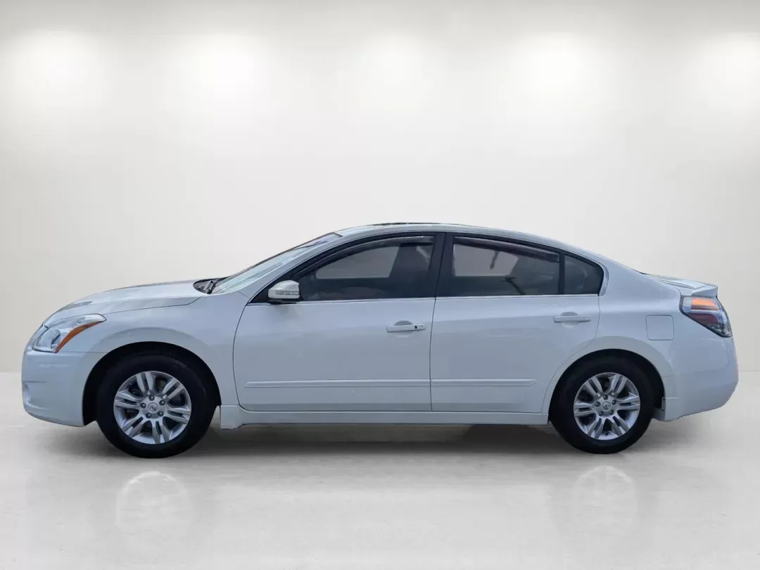 2012 /Blonde Nissan Altima 2.5 SL (1N4AL2APXCC) with an Gas I4 2.5L/ engine, 1-Speed Continuously Variable Ratio transmission, located at 7000 Northlake Connector, Columbus, GA, 31904, (706) 987-8085, 32.524975, -84.978134 - 2012 Nissan Altima 2.5 SL - Photo#7